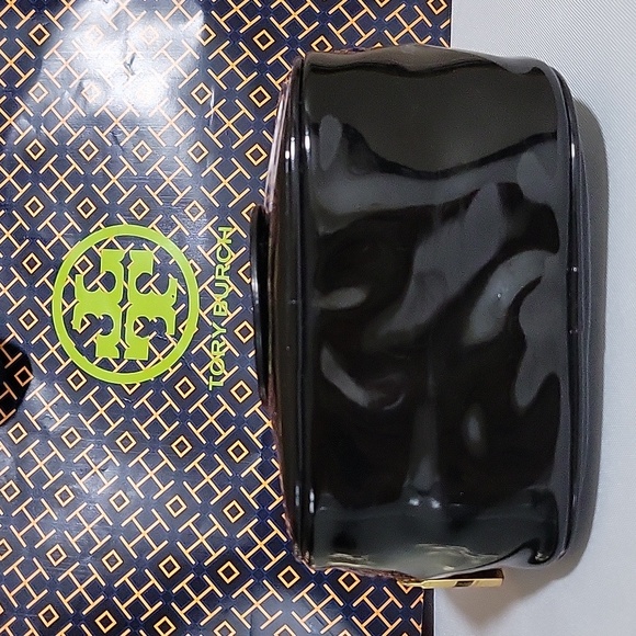 Tory Burch Black patent leather cosmetic pouch with zip - Picture 4 of 11